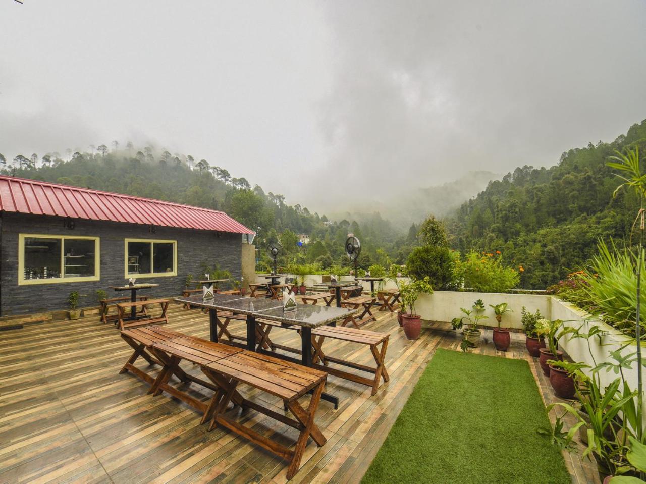 Oyo 7905 Holiday Inn Dalhousie Exterior photo